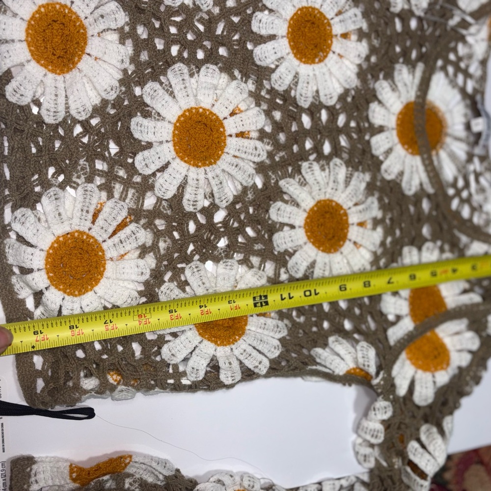 a Rebellion Jr Long Sleeve Daisy Crochet Top intricate floral pattern large - Picture 11 of 12